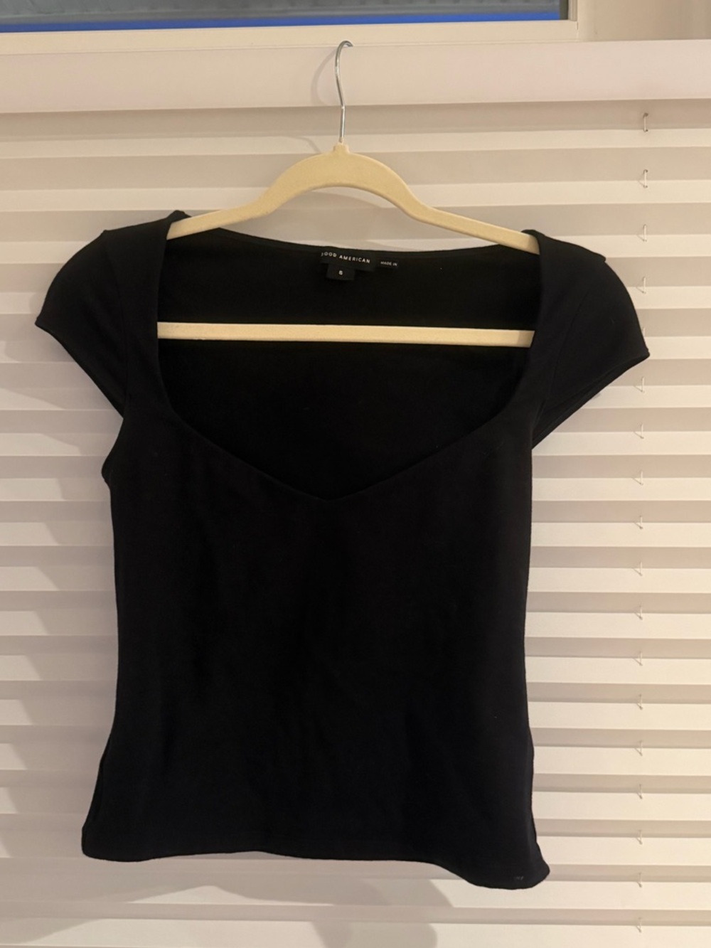 Good American Black Scoop Neck Short Sleeve Tee - Picture 2 of 5